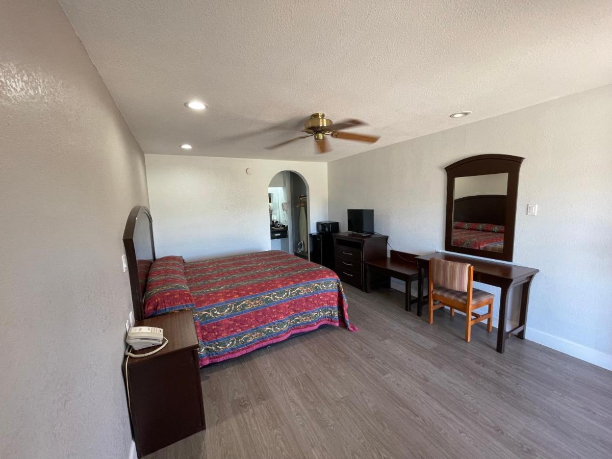 Western Inn West Columbia Экстерьер фото