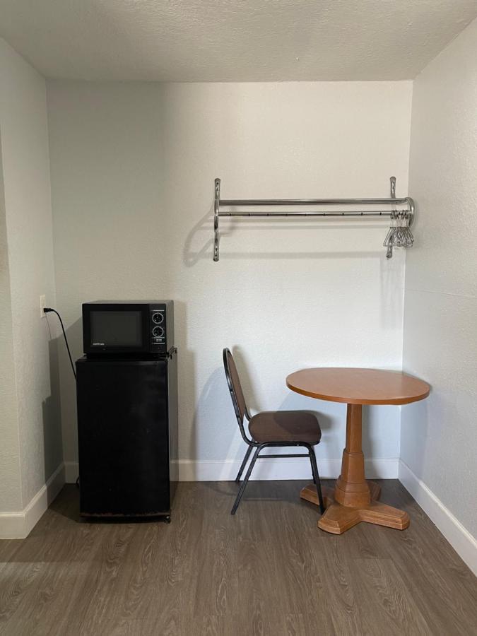 Western Inn West Columbia Экстерьер фото