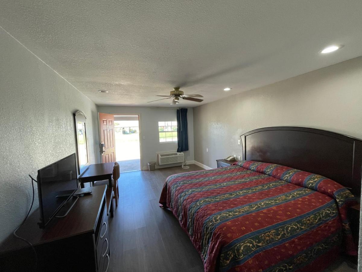 Western Inn West Columbia Экстерьер фото
