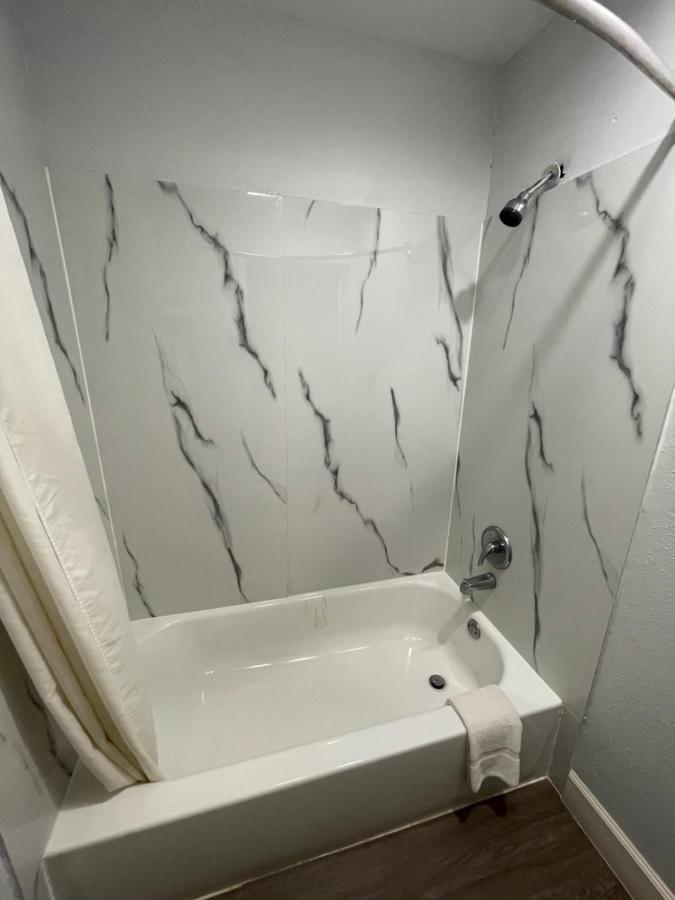 Western Inn West Columbia Экстерьер фото